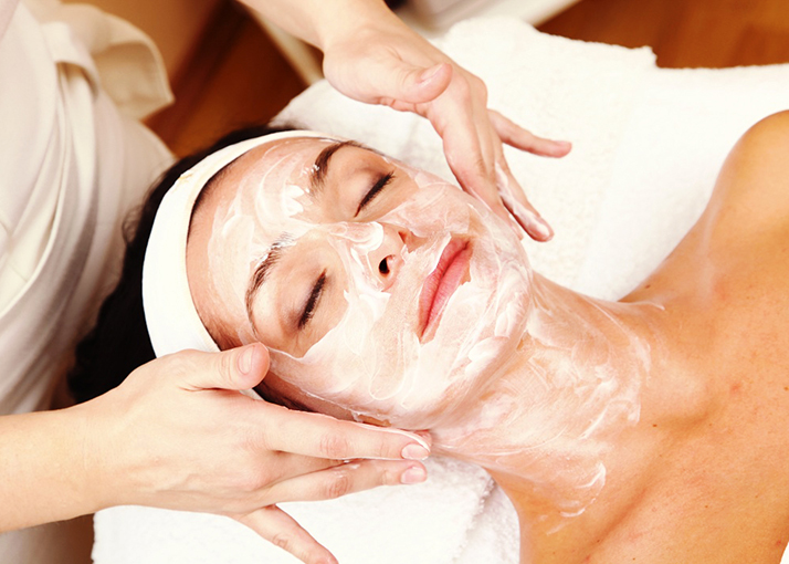 Tratamento facial com microesferas de Ácido Hialurónico