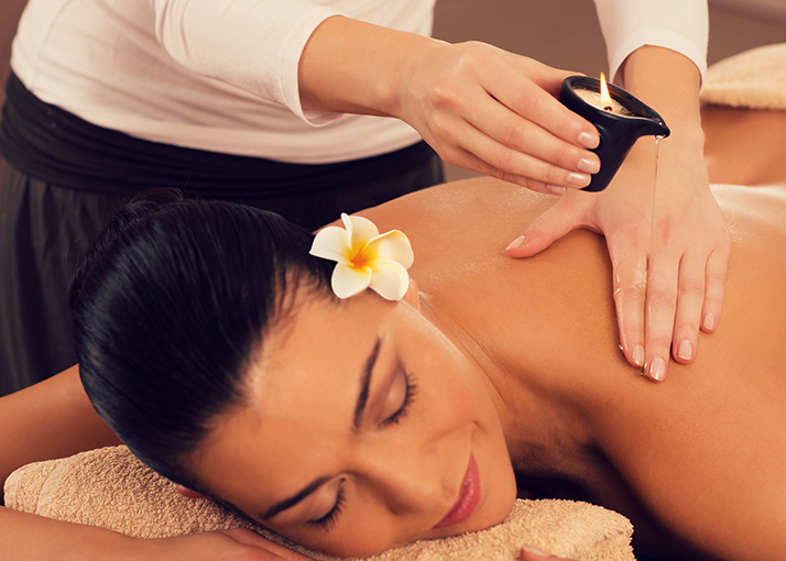 Massagem com Velas Quentes